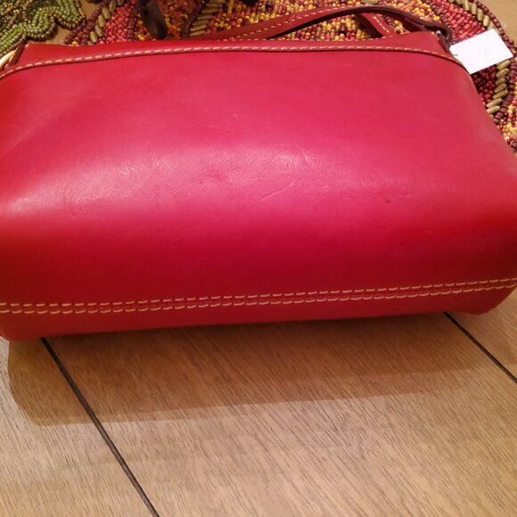 New Dooney & Bourke Katie Crossbody in Red Vacchetta Leather - Picture 4 of 8